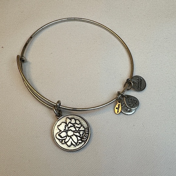 Giveaway for live show - Picture 1 of 1
